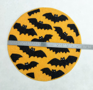 Set de table rond perlé chauve-souris Halloween fait main en perles de rocaille, orange et noir, pour décoration de table de fête effrayante - Product Image 4