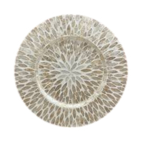Assiette de présentation artisanale écologique en nacre, finition nacrée ivoire-doré, gravée et personnalisable, style classique de luxe côtier