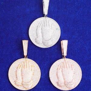 Pendentif Mains en Prière Luxe Sertie de Diamants, Argent Sterling 925, Diamant de Laboratoire Rond, Médaillon Hip Hop - Product Image 1