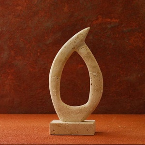 Sculpture abstraite de flamme en pierre de travertin élégante avec une finition lisse artisanale rehaussant le décor moderne avec un charme artistique - Product Image 1