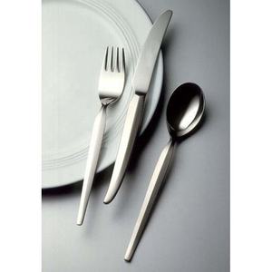 Juego de cubiertos de oro de lujo moderno Diseñador Grueso Occidental Portátil Mango largo Cuchara Tenedor Cuchillo para un estilo de vida ocupado en movimiento - Product Image 1