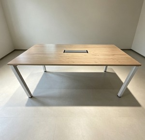 Mesa de Conferencia Rectangular Comercial Moderna con Patas de Metal en U, Tablero de Aglomerado Resistente, Melamina, Muebles de Oficina AY para Hotel - Product Image 1