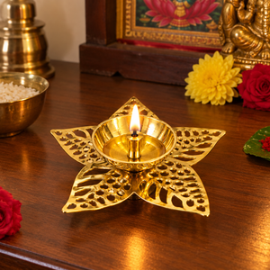 Lámpara de aceite Diya de latón con flor de loto, hecha a mano, con pétalos florales, portavelas Deepam para decoración de Pooja y Diwali - Product Image 4