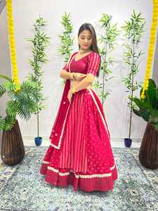 Lehenga Choli semicompuesto para mujer con bordado de hilo y jari, con dupatta, diseño de Lehenga Choli. - Product Image 3