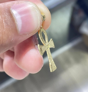 Colgante Cruz Ankh Personalizado Chapado en Oro de 14K con Diamantes Moissanita VVS, Amuleto Religioso, Regalo Unisex, Joyería Hiphop - Product Image 3