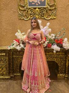Conjunto de Lahenga Choli y Dupatta con Tela Georgette, Bordado con Lentejuelas y Espejos Reales - Product Image 4