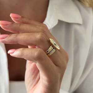 Bague solitaire conique unique sertie de 3 carats en or jaune 14 carats, monture marquise à chanfrein, ensemble de mariage, bague de fiançailles certifiée IGI - Product Image 2