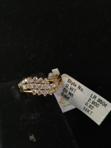 Anillo de Lujo con Hojas de Oro de 14K y Circonitas Brillantes, Joyería Elegante para Novias y Fiestas - Product Image 4