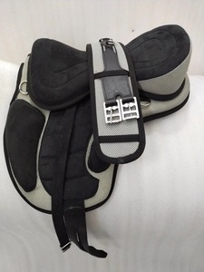 Selle anglaise sans arceuil synthétique Freemax de qualité excellente, couleur gris, disponible au prix direct usine - Product Image 2