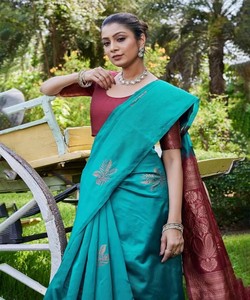 Sari de Seda Color Turquesa con Borde Rojo, Estilo Banarasi, para Bodas Tradicionales Indias, Largo hasta el Suelo, para Mujer - Product Image 3