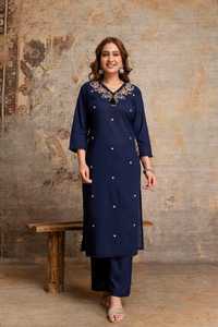 Conjunto de traje de diseñador viral de algodón azul marino premium de 60x60 con kurta bordada, pantalones a juego y dupatta para mujer, ropa étnica. - Product Image 2