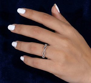 แหวนเพชรเลี้ยงในห้องปฏิบัติการทรงอินฟินิตี้ ทอง 14K แหวนแต่งงาน/หมั้น สามารถสวมซ้อนกันได้ 0.50 กะรัต - Product Image 6