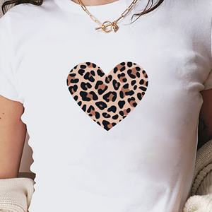 Camiseta corta moda mujer corazón envuelto en estampado leopardo - Product Image 2