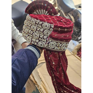 Turbante de novio de terciopelo rojo real bordado, Pagdi indio para boda (55 cm) - Product Image 4