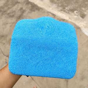 กระเป๋าผ้าฝ้ายสีน้ำเงินทรงสี่เหลี่ยมทำมือ พร้อมลายปักและตัวล็อคแบบกระดุม - Product Image 5