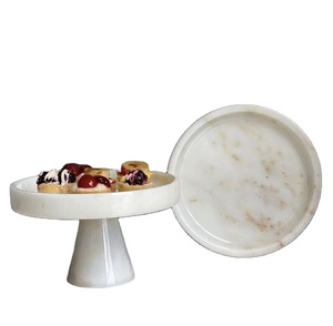 Présentoir à dessert élégant en résine blanche pour fêtes et occasions spéciales - Product Image 1