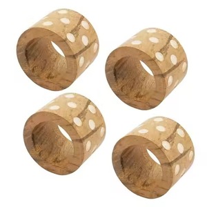 Ensemble d'anneaux de serviette en bois artisanal, accessoire décoratif pour la table, idéal pour les mariages rustiques, les dîners, les restaurants, les hôtels, les fêtes et les événements - Product Image 3