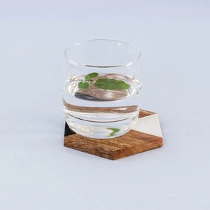 Posavasos Cuadrados Modernos de Madera con Diseño Geométrico en Blanco y Negro, Duraderos, Ecológicos y Antideslizantes para Decoración de Mesa - Product Image 2