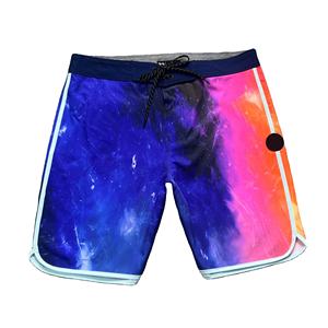 กางเกงขาสั้นชายลำลองสำหรับฤดูร้อน เอวกลาง แห้งเร็ว ระบายอากาศได้ดี เหมาะสำหรับวิ่งและชายหาด ผ้าสี่ทิศทางยืดหยุ่น ลายดอกไม้ สำหรับว่ายน้ำ - Product Image 1