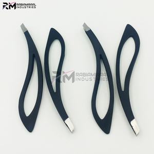 แหนบถอนขนคิ้ว RMI ราคาขายส่ง สีเคลือบผงดำ / ปลายสแตนเลสสีเงิน ดีไซน์ใหม่ ชุดแหนบปลายแหลม - Product Image 4