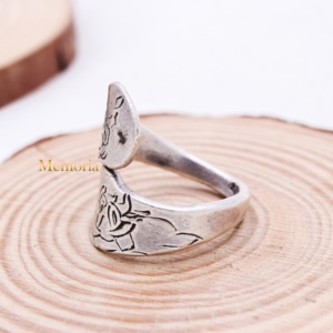 Anillo Abierto Ajustable Minimalista de Plata de Ley 925 con Grabado Floral, Joyería Fina, Memoria Jewels - Product Image 3