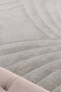 พรมทอมือสไตล์โมเดิร์น สีเทา ทำจากขนสัตว์ – พรมลายแกะสลักนามธรรมทันสมัย - Product Image 2