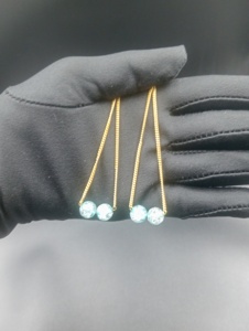 Boucles d'oreilles créoles minimalistes plaquées or avec perles, couleur bleu fantaisie taille brillant, pour femme, idéales pour les fêtes, le quotidien, cadeau, bijoux fantaisie - Product Image 1