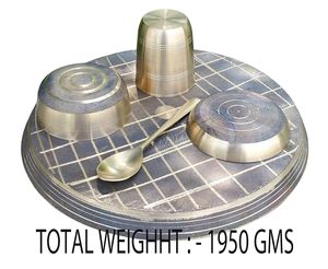 ชุดอาหารทองเหลืองหรูหรา จานเสิร์ฟขนาด 30 ซม. น้ำหนัก 1350 กรัม ลายเรขาคณิต จาน ชาม ช้อน ถ้วย ชุดเสิร์ฟแบบดั้งเดิม สำหรับงานเทศกาล - Product Image 5