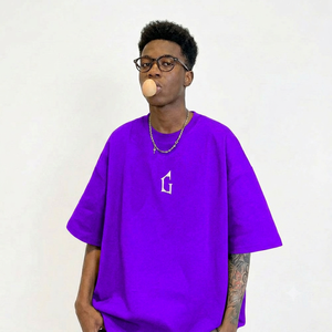 เสื้อยืดทรงเข้ารูปสีดำ ผ้าฝ้ายใยไผ่ สไตล์สตรีทสำหรับผู้ชาย แขนสั้น เป็นมิตรกับสิ่งแวดล้อม คอกลม เสื้อลำลอง - Product Image 3