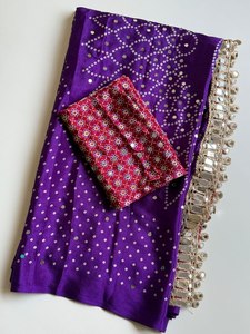 Sari en soie crêpe Ajrak Reglance Chakra Bandhani fait main avec motifs traditionnels et travail de miroir, idéal pour les festivals Gujarati, séchage rapide, infroissable - Product Image 1