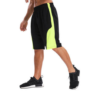 Shorts décontractés pour hommes en mélange de coton, motif rayé classique, style estival élégant, respirant et léger, shorts de plage, shorts de villégiature - Product Image 5