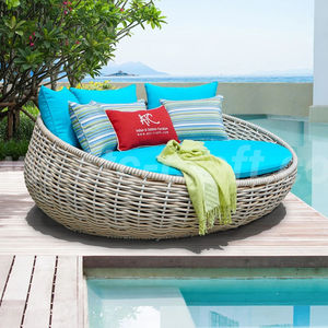 Chaise longue ronde d'extérieur en osier moderne avec coussins pour hôtel, complexe hôtelier, villa, bord de piscine - Product Image 1