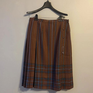 Falda Kilt Tradicional Escocesa para Mujer, Diseño a Cuadros Marrones, 100% Lana, con Hebilla de Cuero, 2026 - Product Image 1