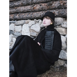 Abrigo de Gabardina de Alta Calidad ODM VENETO ALPACA, Abrigo Largo con Cuello de Solapa, Bolsillos Utilitarios Gruesos, Ropa de Mujer en Color Blanco - Product Image 2