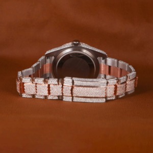 Montre de luxe sportive personnalisée Vanguard VVS Moissanite en argent, entièrement sertie de pierres, boîtier tonneau incurvé, avec indicateur Cyber Baguette et maillons - Product Image 4