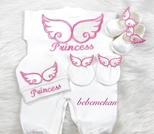 Set di 4 Pezzi Tutina Primaverile per Neonata in 100% Cotone Lavorato a Maglia Manica Lunga con Ricamo Alta Qualità Moderno Rosa Angelo - Product Image 3