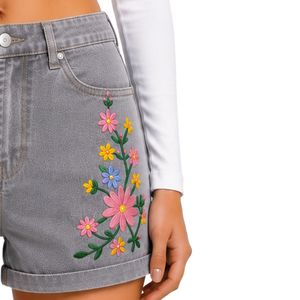 Shorts en jean gris taille haute pour femme avec broderie florale colorée, décontractés, pour l'été, personnalisables OEM ODM, vêtements de mode - Product Image 4
