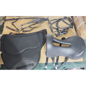 À VENDRE : Ensemble de selle synthétique PODIUM avec coussinets en maille respirante et ensemble de bride en PVC, taille 14, 15, 16, 17, 18, prix 60 $, carte de crédit acceptée - Product Image 2