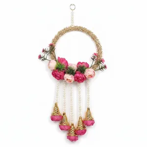 Decoración de Pared Tradicional con Flores Rosadas, Borlas Doradas y Perlas para Bodas en Interiores - Product Image 5