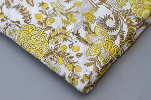 Tela con estampado floral 100% algodón suave y puro de estilo indio para ropa, vestidos, cortinas, ropa de dormir, fundas, sábanas y muchos más. - Product Image 4