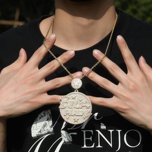 Collar de Moissanita de Lujo Más Vendido con Cadena Cubana para Fiestas y Estilo Urbano Diario, Disponible para la Venta - Product Image 4