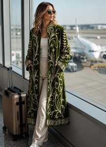 Abrigo Largo de Terciopelo Verde Lujoso y Suave con Bordado Suzani, Chaqueta Boho Hecha a Mano con Bordado de León, Duster para Festival, Blazer de Invierno - Product Image 2