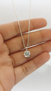 Collier pendentif rond en acier inoxydable avec zircon cubique, serti griffe, chaîne maille forçat, plaqué rhodium, classique, pour usage quotidien, unisexe - Product Image 1
