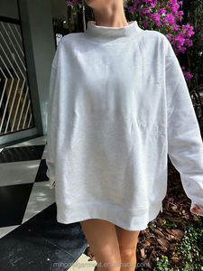 Sudadera Blanca Oversize de Cuello Alto para Mujer con Logotipo Personalizado en la Parte Delantera, Manga Regular, Tejido de Algodón, Estilo Otoñal - Product Image 3