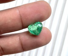 Esmeralda natural colombiana de 4.88 quilates con corte en forma de corazón para joyería fina, piedra preciosa natural. - Product Image 3