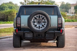GMC para SUV Eléctrico con Tracción en las Cuatro Ruedas, Motor Doble, Batería de Litio R18, Asientos de Cuero - Product Image 5