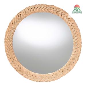 Espejos hechos con delicadas hebras de ratán crean un encantador y bohemio estilo playero con un toque ligero y aireado. - Product Image 1