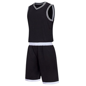 Uniforme de basket-ball personnalisé 100% polyester, short unisexe pour adultes, nouveau style, collection été, respirant, personnalisable, fabriqué au Pakistan - Product Image 2