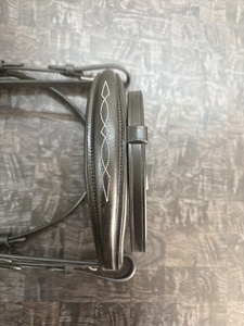 Bridon en cuir à nezelle à manivelle avec détails de couture pour équipement d'équitation - Product Image 2