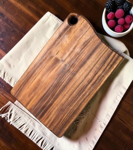 Planche à découper en bois de manguier artisanale de qualité supérieure Unicorn Handicrafts, finition naturelle, vente en gros - Product Image 3